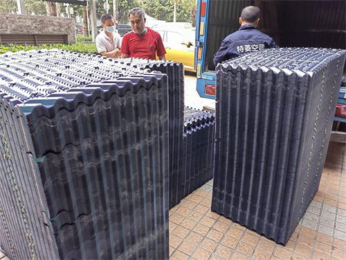 解決閉式冷卻塔不同部位漏水的問(wèn)題(冷卻塔下面漏水)